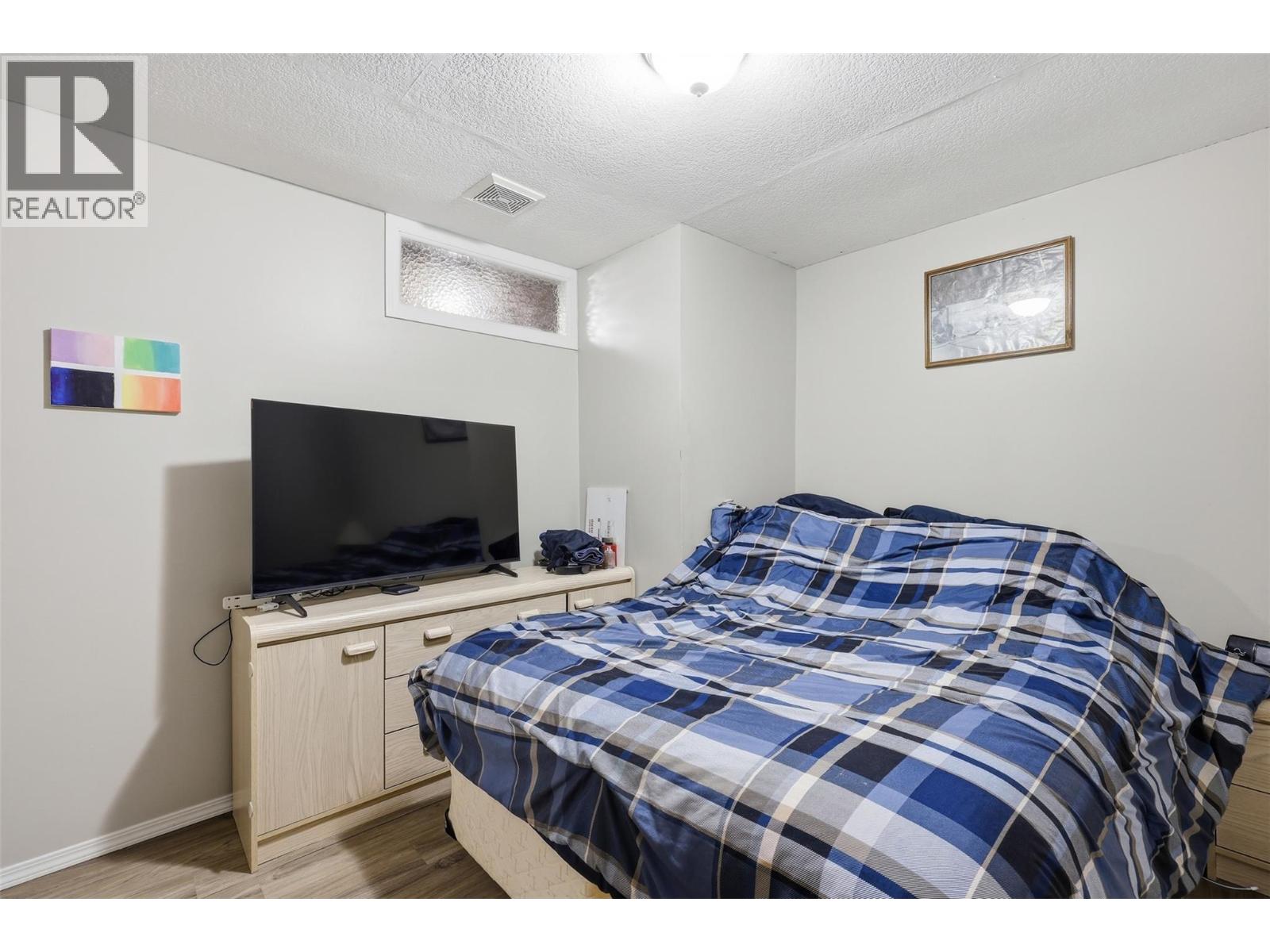 #8 1605 SUMMIT Drive - 26