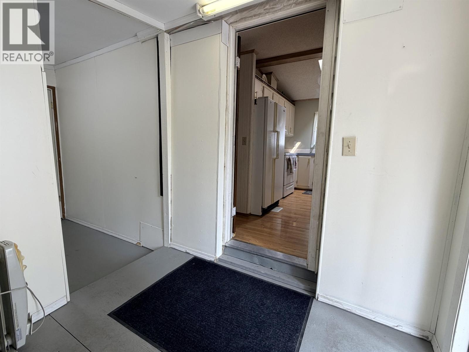 #10 2155 COMMODORE CRESCENT - 26