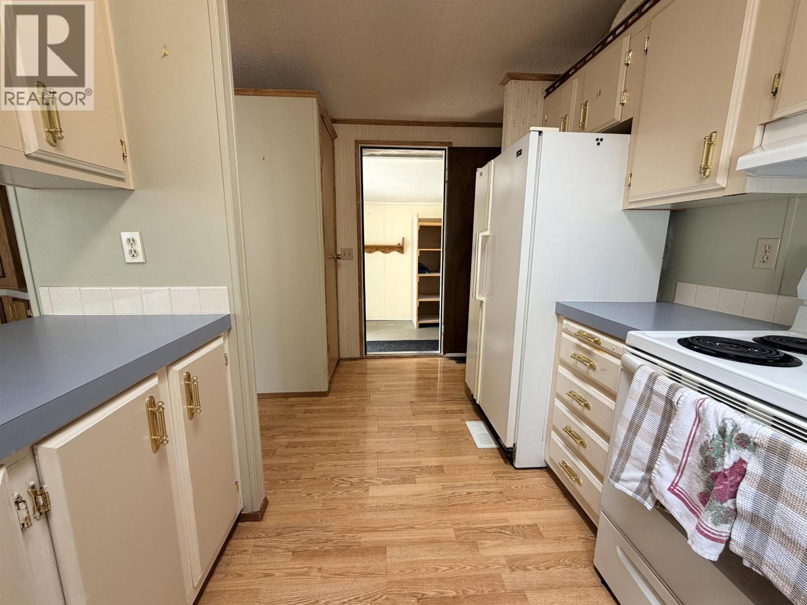 #10 2155 COMMODORE CRESCENT - 5