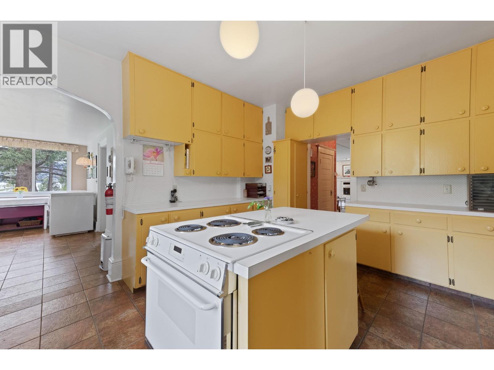  4852-4858 Lakeshore Road, Kelowna