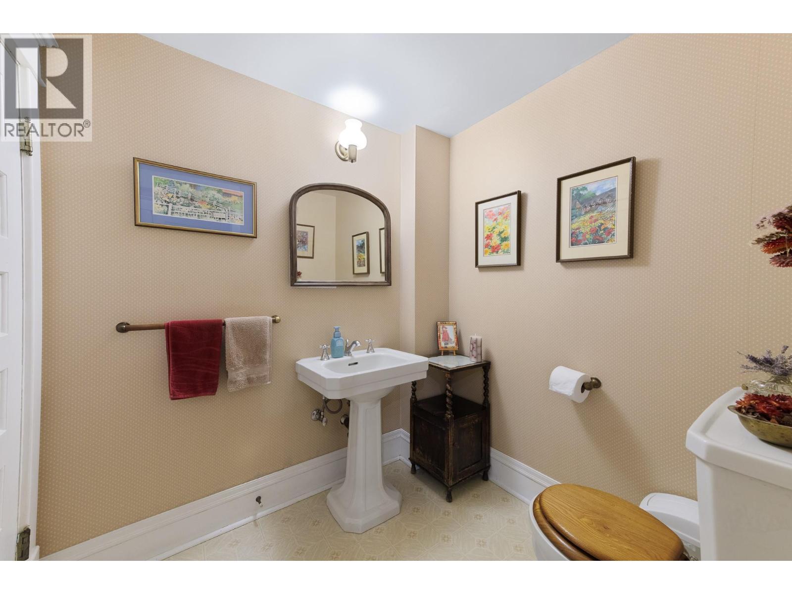  4852-4858 Lakeshore Road, Kelowna
