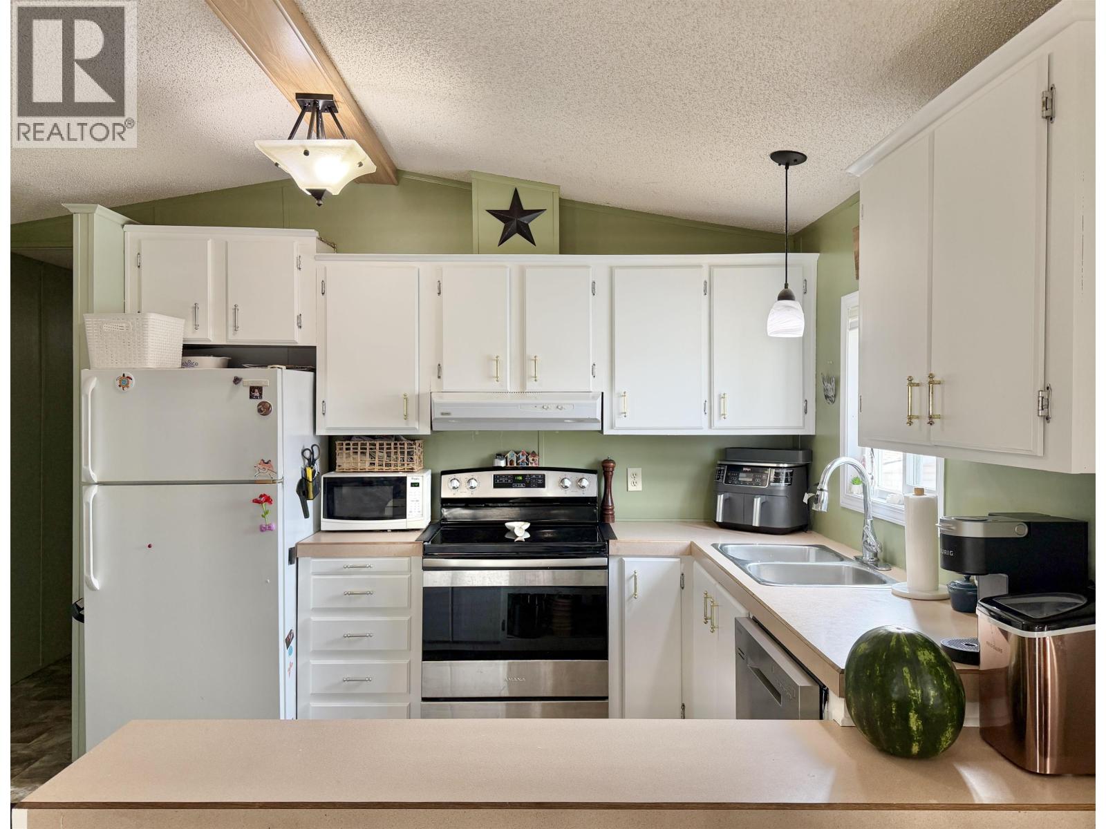 #83 770 N ELEVENTH AVENUE - Image 3