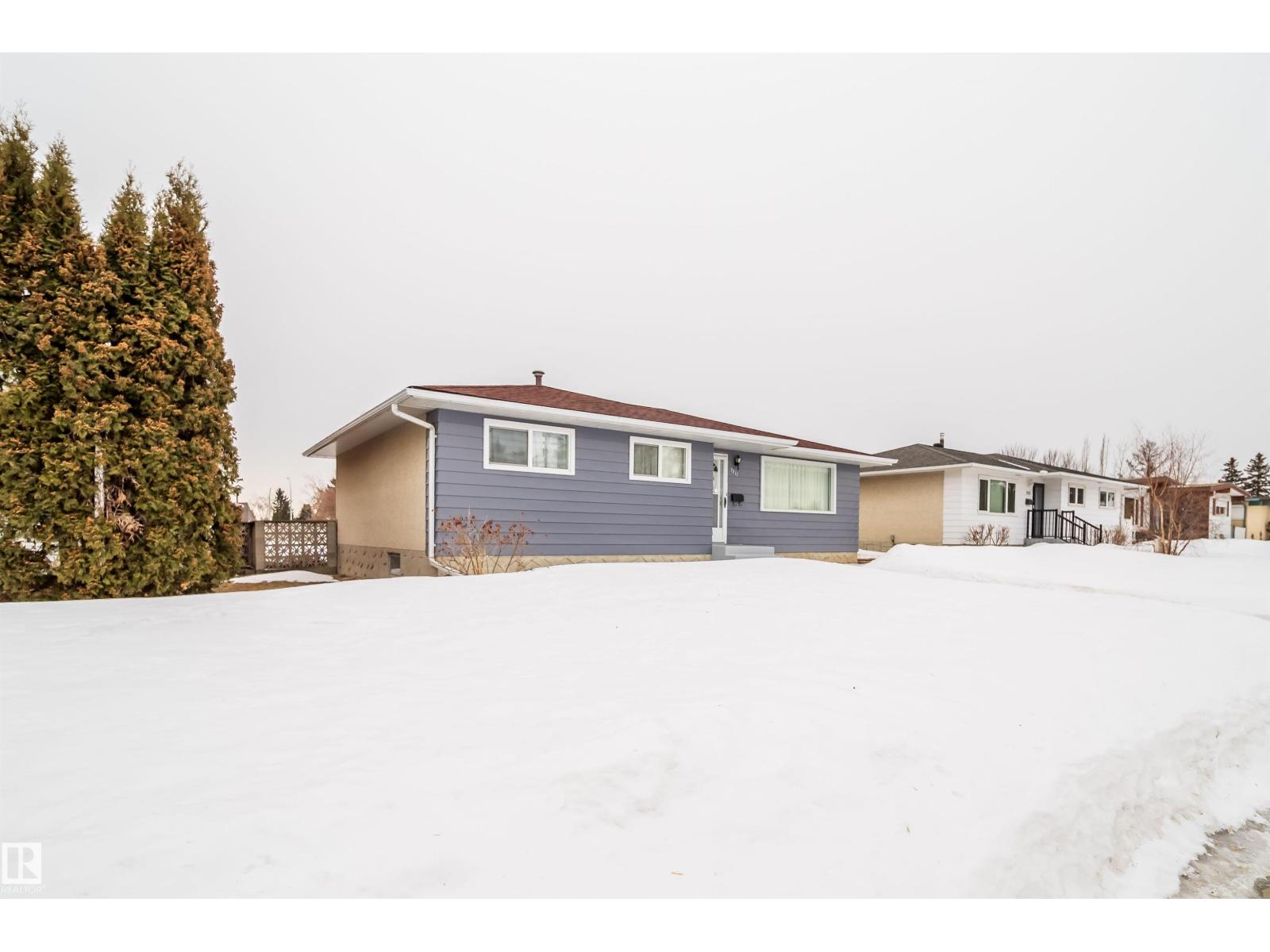 7911 145 AV NW - 7