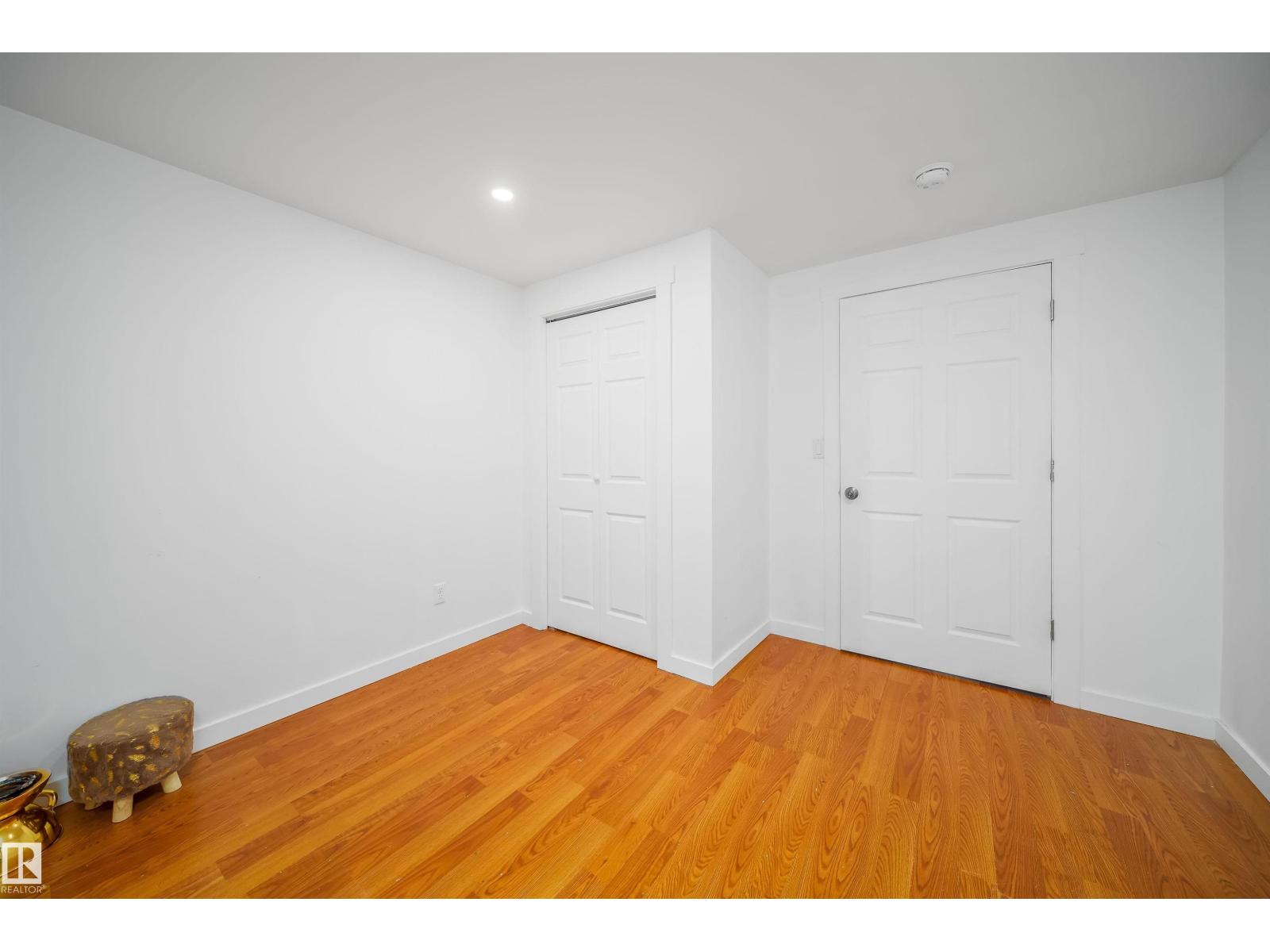 7911 145 AV NW - 8