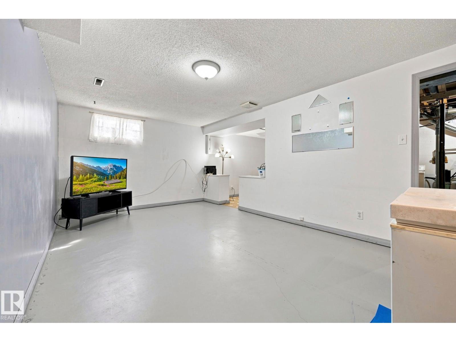 17303 82 AV NW - Image 23