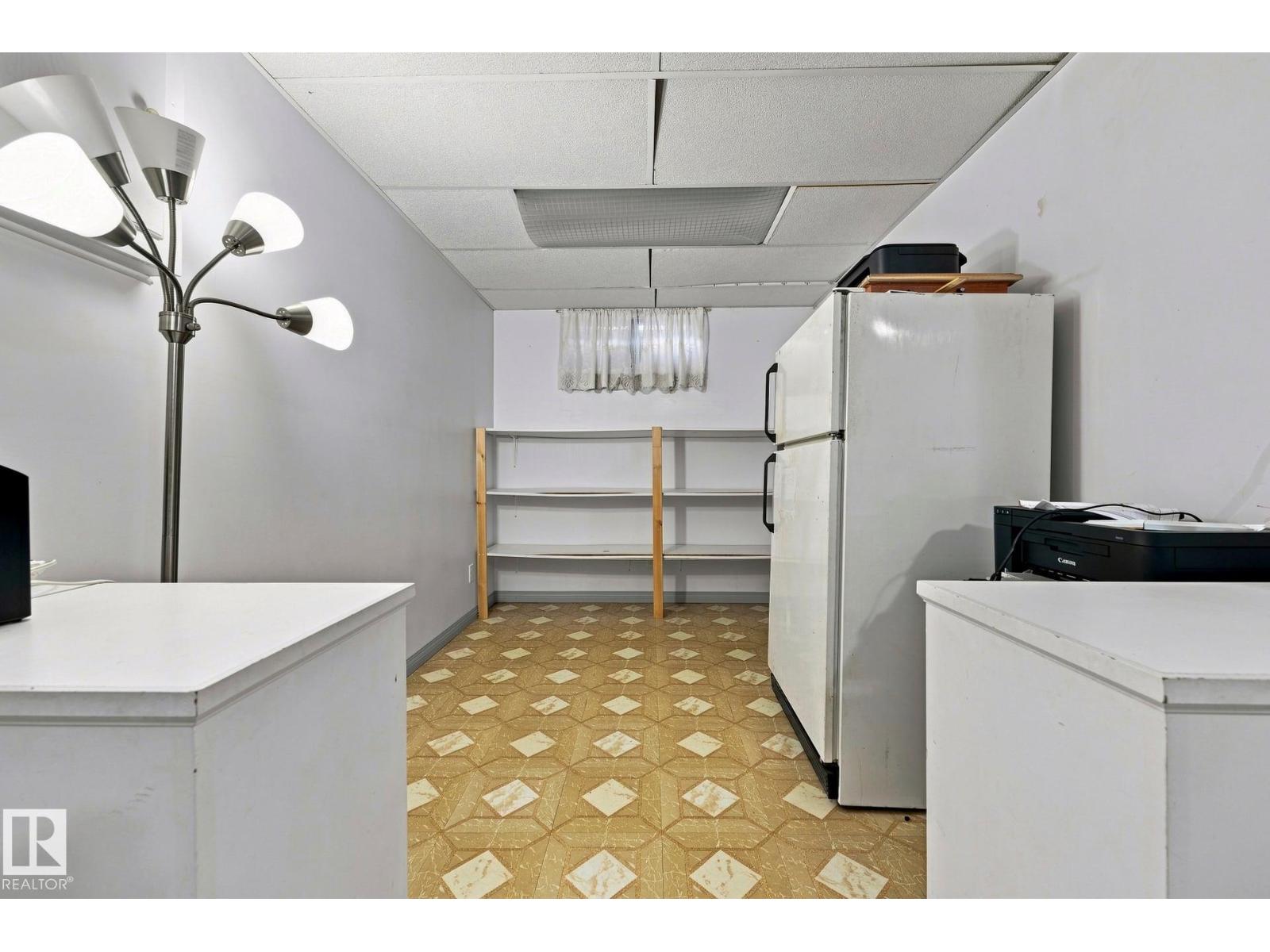 17303 82 AV NW - 25