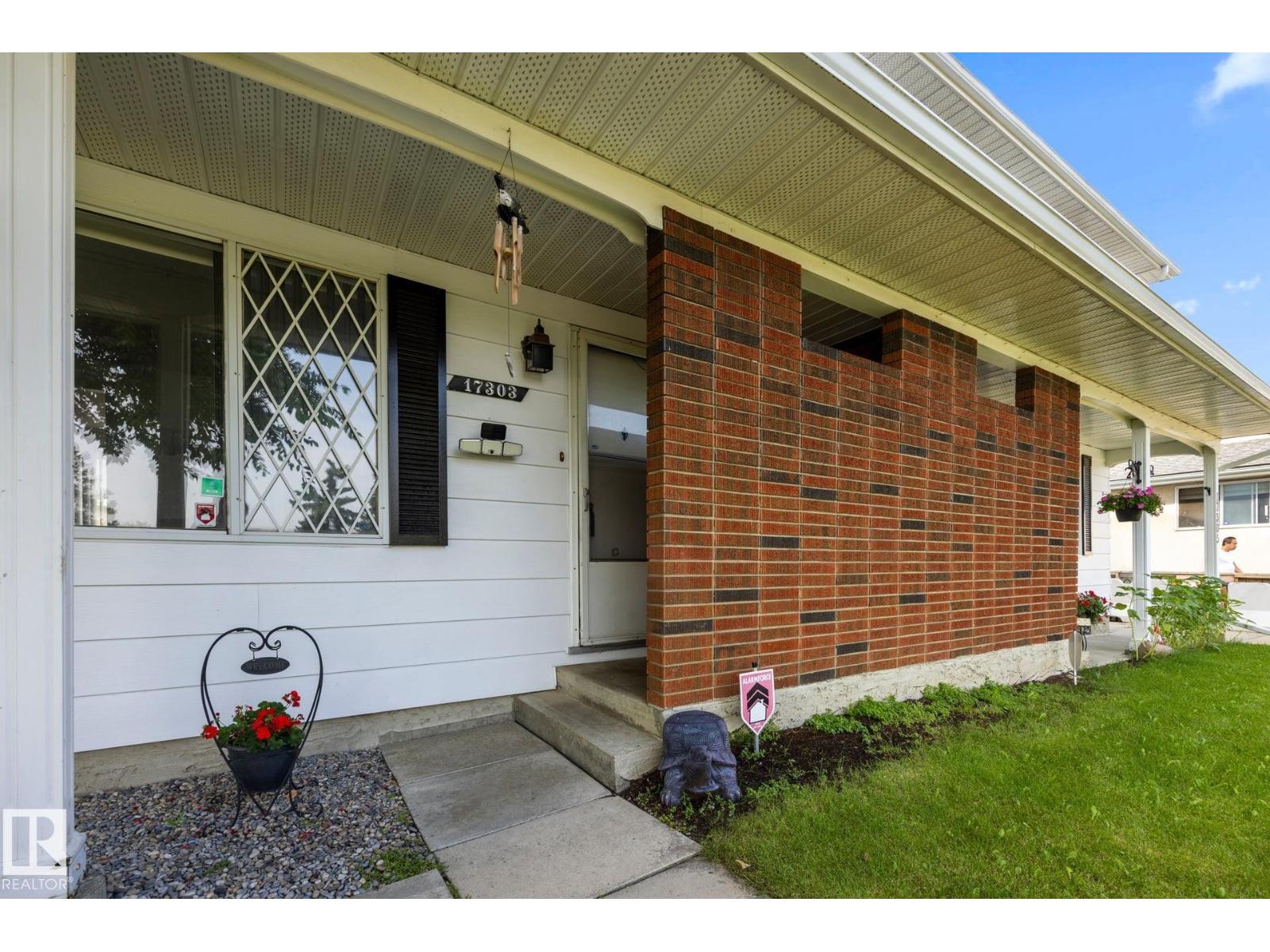 17303 82 AV NW - 2