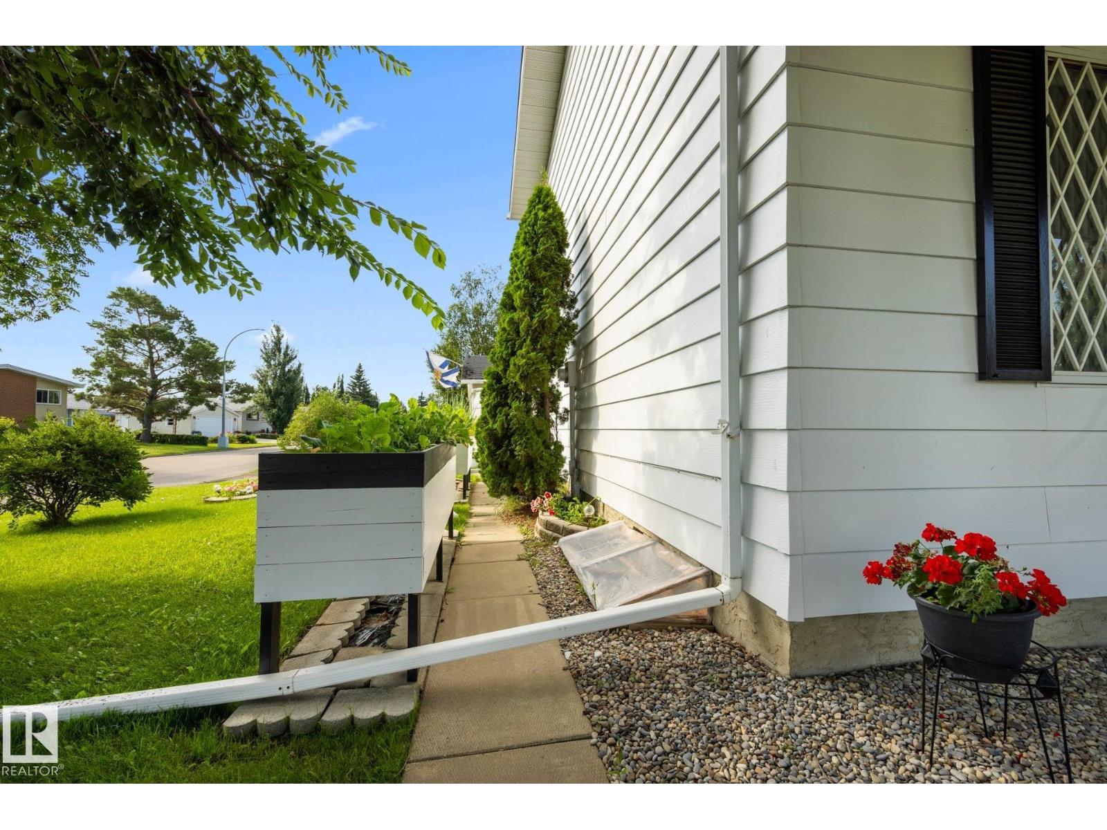 17303 82 AV NW - Image 36