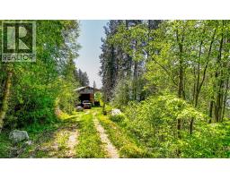 8281 Hwy 3a, Sirdar, BC V0B2C0 Photo 8