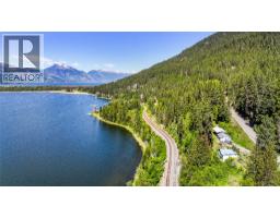 8281 Hwy 3a, Sirdar, BC V0B2C0 Photo 22