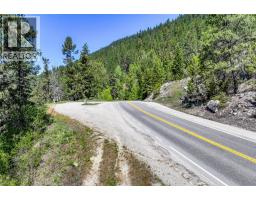 8281 Hwy 3a, Sirdar, BC V0B2C0 Photo 10