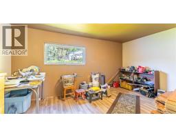 8281 Hwy 3a, Sirdar, BC V0B2C0 Photo 29
