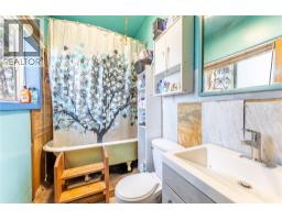 8281 Hwy 3a, Sirdar, BC V0B2C0 Photo 37