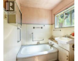 8281 Hwy 3a, Sirdar, BC V0B2C0 Photo 30