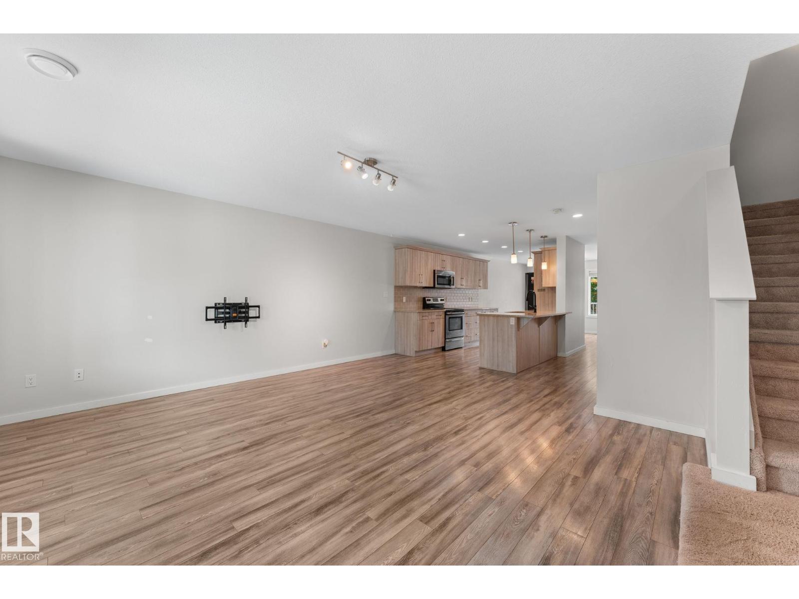 11840 122 ST NW - 5