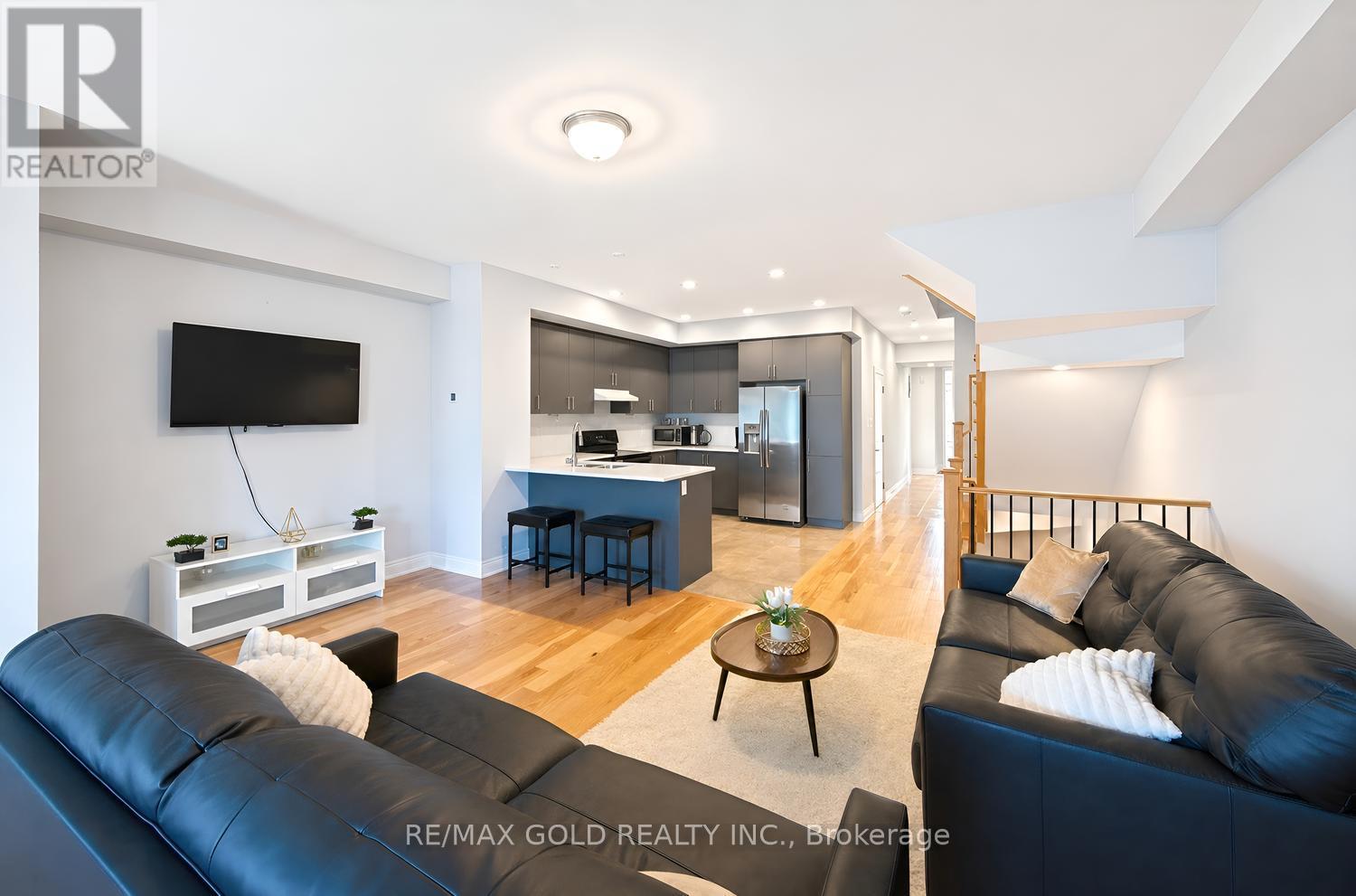 4 KIERNAN CRESCENT N - 12