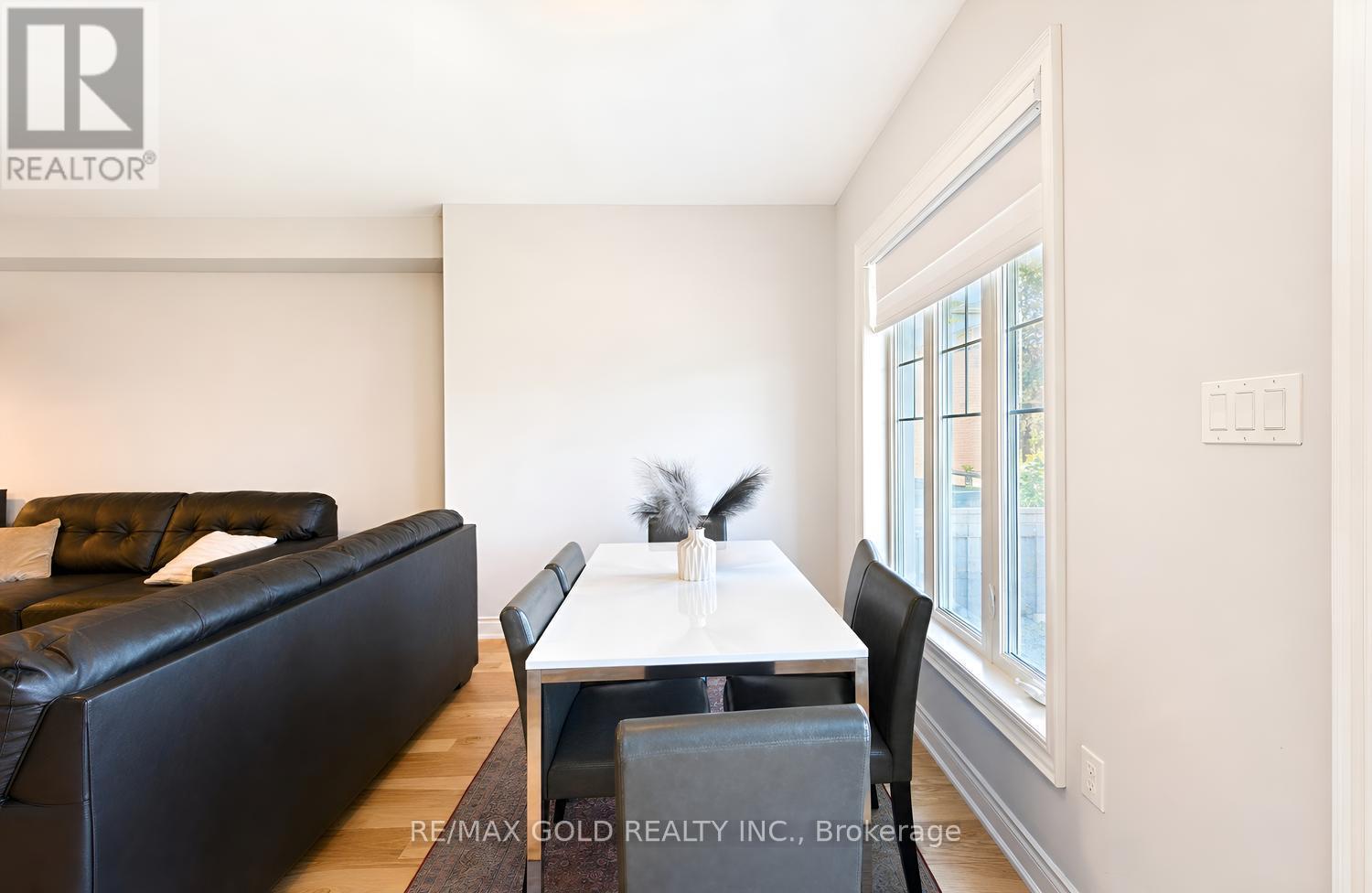 4 KIERNAN CRESCENT N - 16