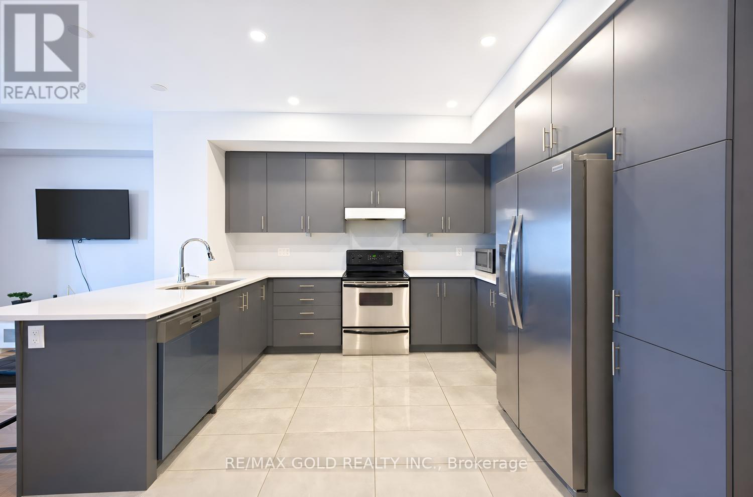 4 KIERNAN CRESCENT N - 18