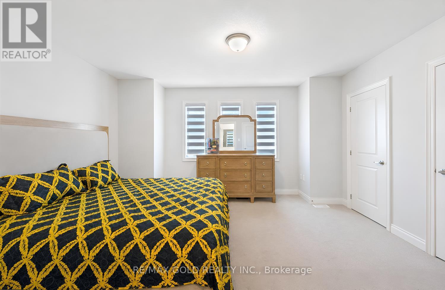 4 KIERNAN CRESCENT N - 28