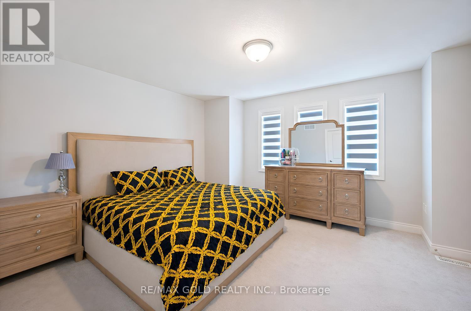 4 KIERNAN CRESCENT N - 30