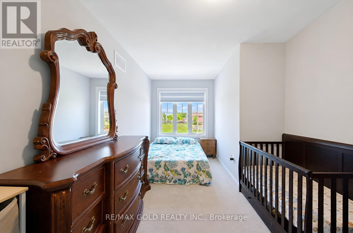 4 KIERNAN CRESCENT N - 35