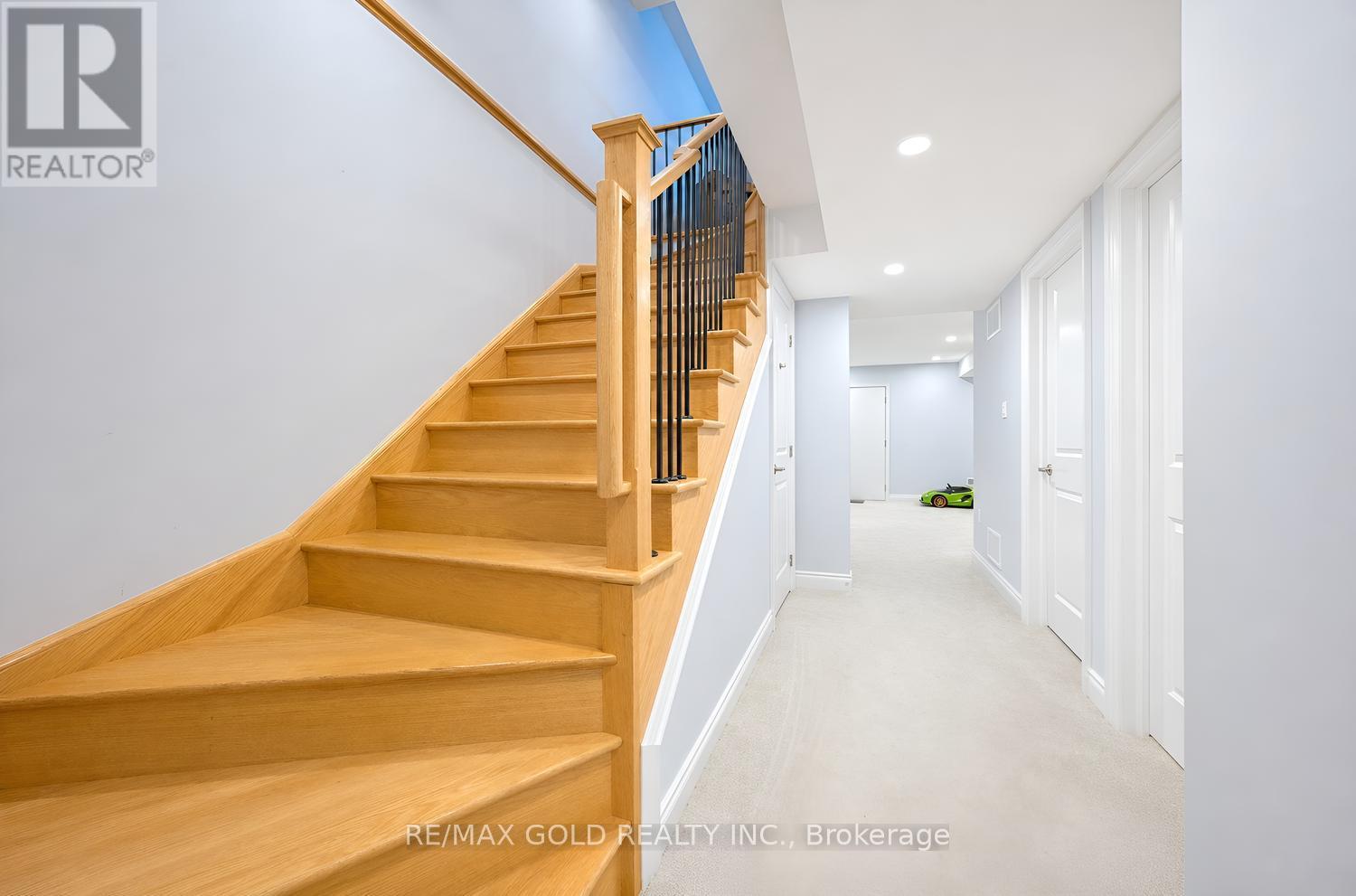 4 KIERNAN CRESCENT N - 37