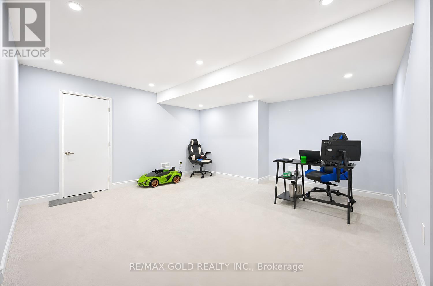 4 KIERNAN CRESCENT N - 39