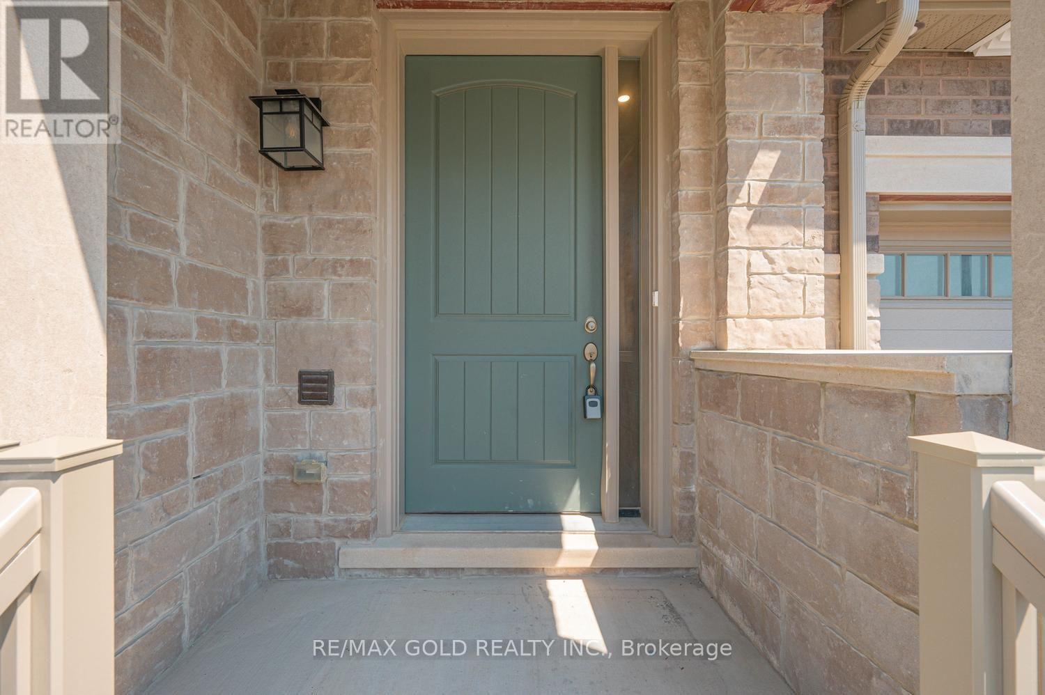 4 KIERNAN CRESCENT N - 4