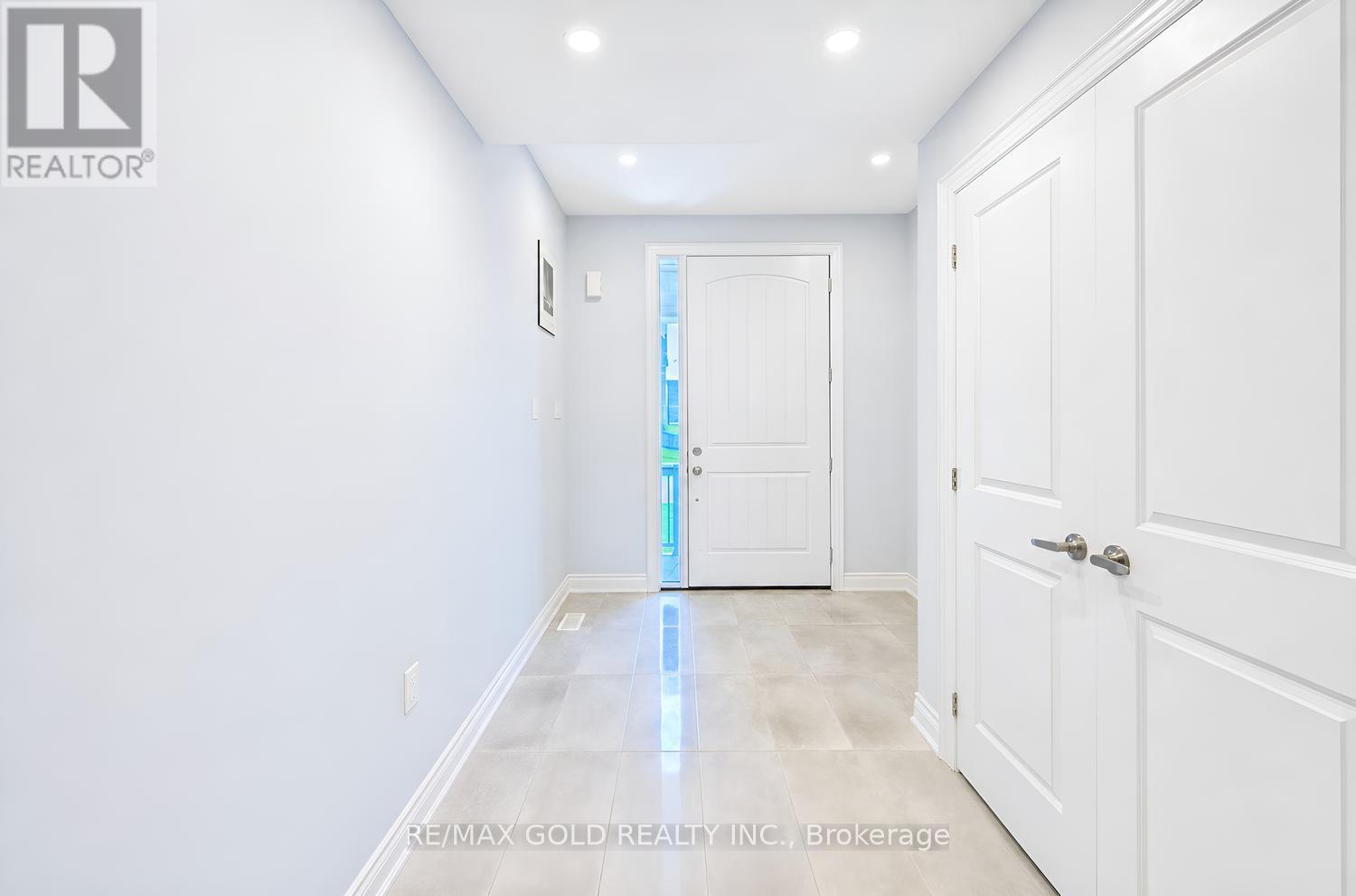 4 KIERNAN CRESCENT N - 5
