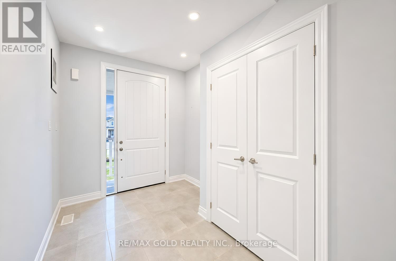 4 KIERNAN CRESCENT N - 6
