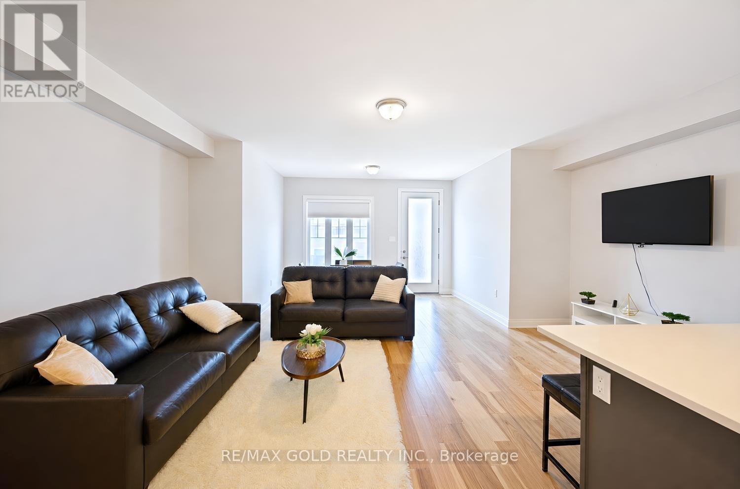 4 KIERNAN CRESCENT N - 8