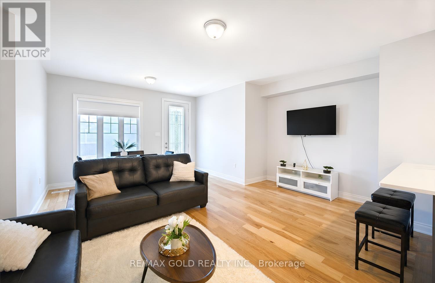 4 KIERNAN CRESCENT N - 9