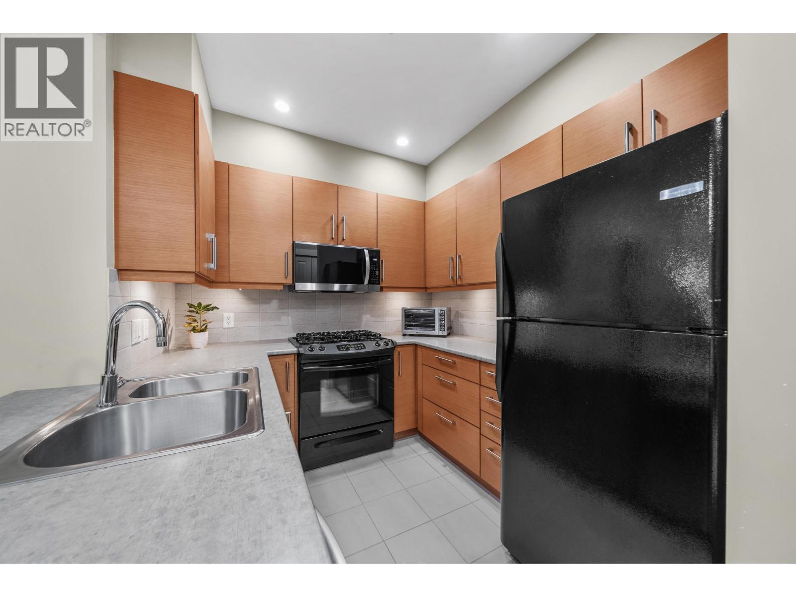 208 188 W 29 STREET, North Vancouver