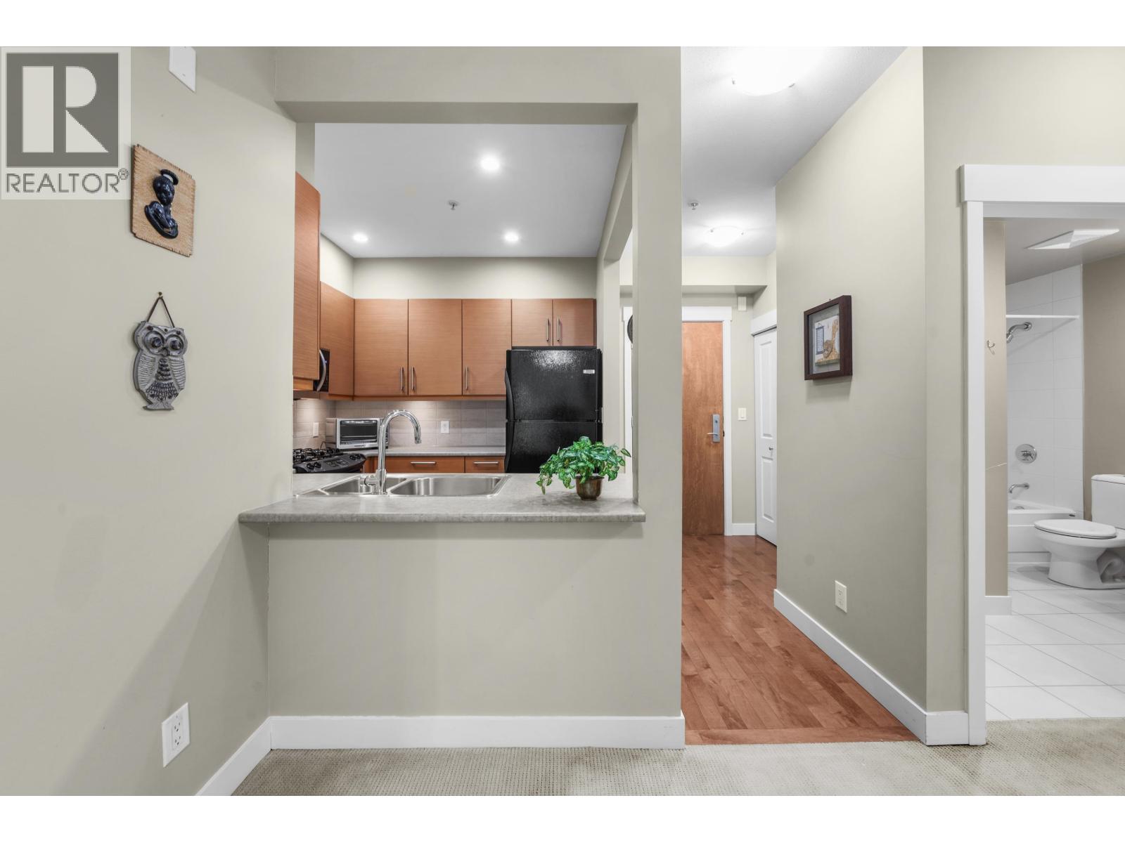 208 188 W 29 STREET, North Vancouver