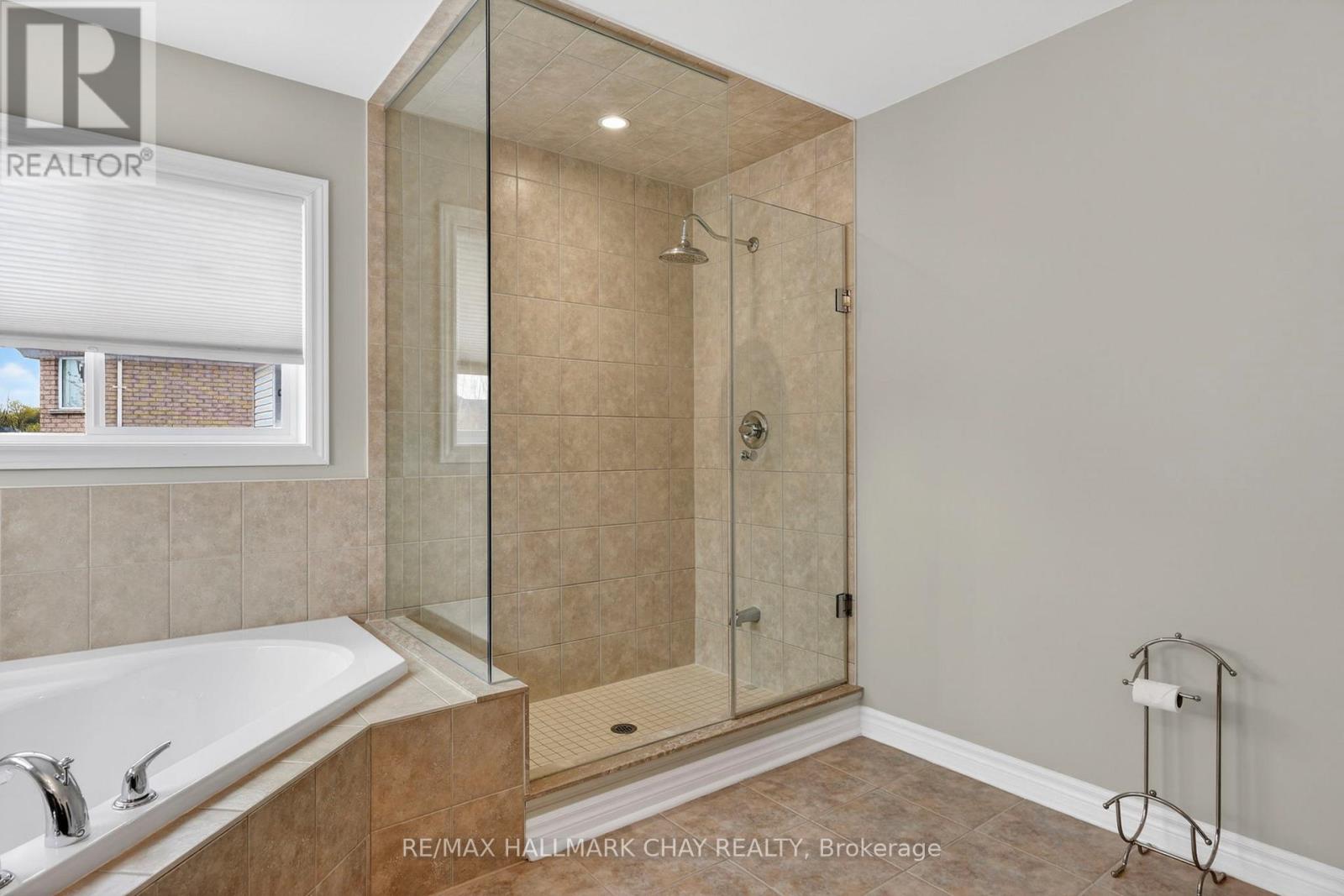 12 ORLEANS AVENUE - 26