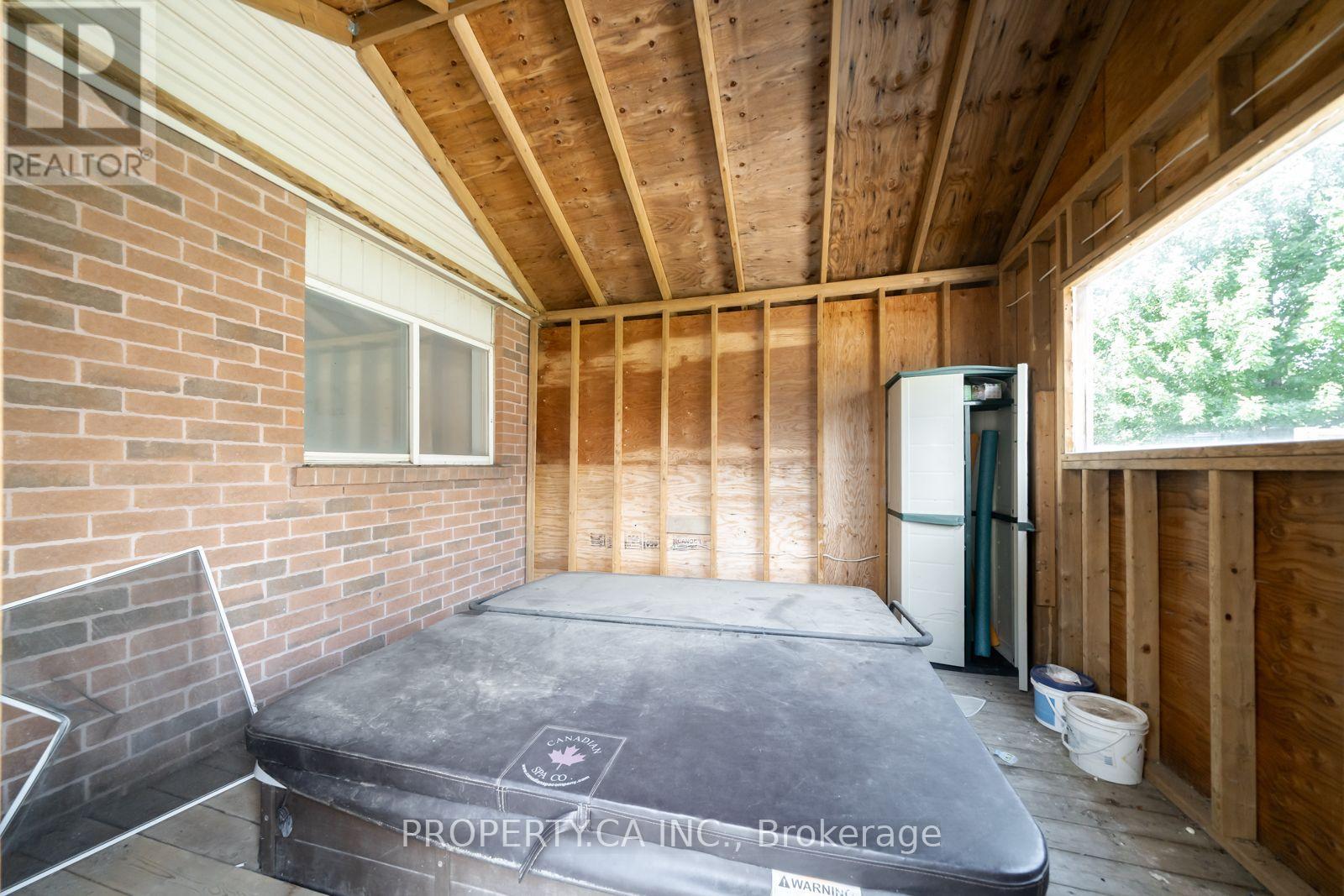 51 LEGGOTT AVENUE - 32