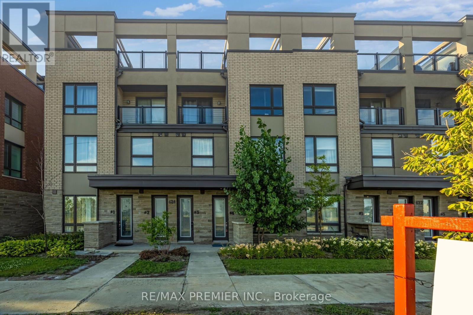 #4 624 REXDALE BOULEVARD - 4