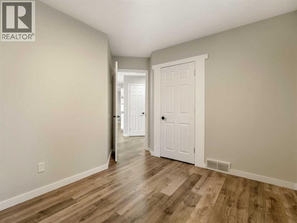 204 Mt Rundle Road W - Image 19