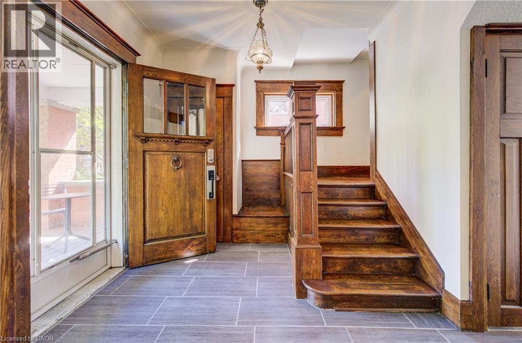 36 HEINS Avenue — photo 3