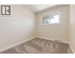 Kitchen - 2024 43 Street Se, Calgary, AB T2B1H4 Photo 12