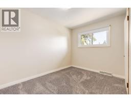 4pc Bathroom - 2024 43 Street Se, Calgary, AB T2B1H4 Photo 16
