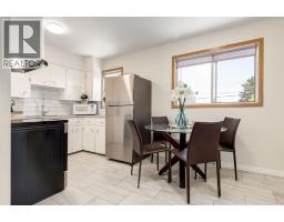 4pc Bathroom - 2024 43 Street Se, Calgary, AB T2B1H4 Photo 9