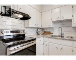 Primary Bedroom - 2024 43 Street Se, Calgary, AB T2B1H4 Photo 6
