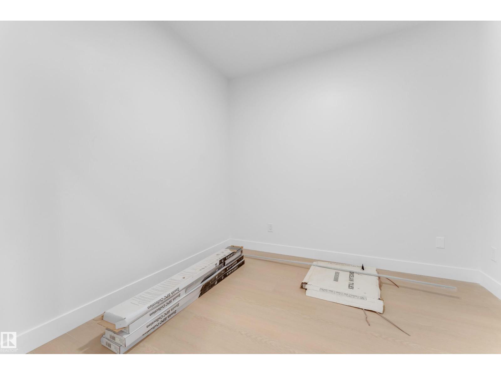 4607 18 AVE SW - 12