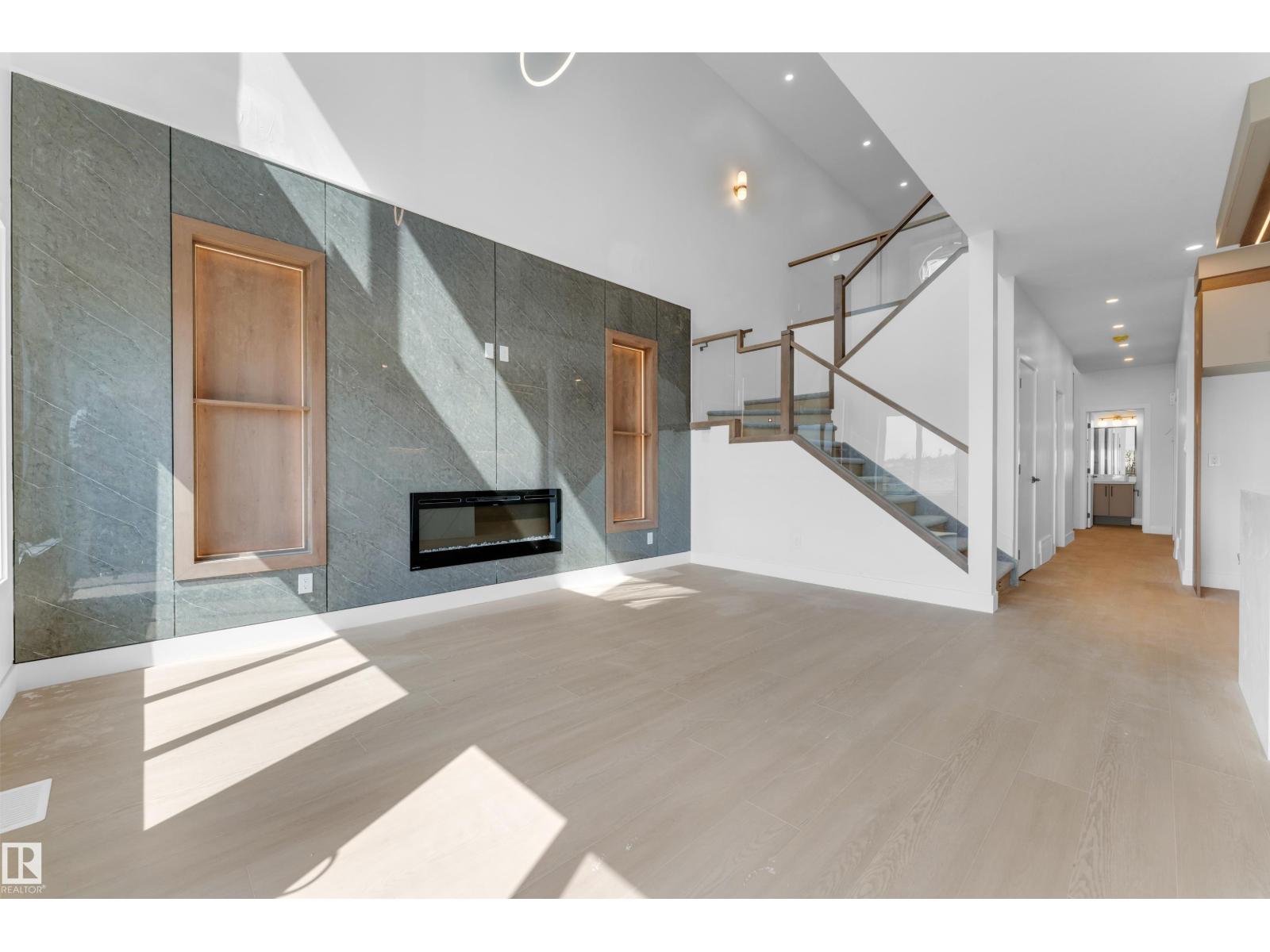 4607 18 AVE SW - 23
