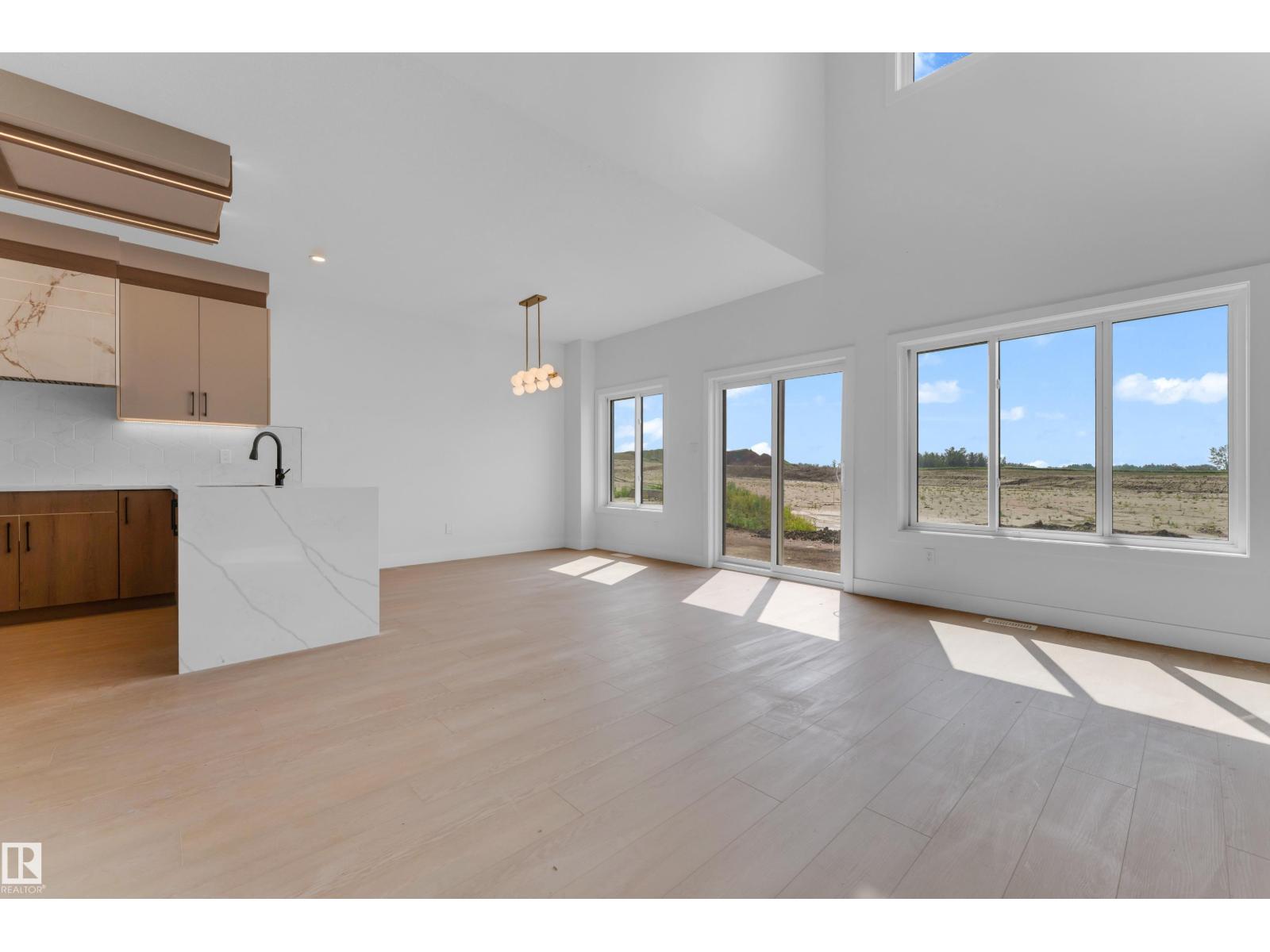 4607 18 AVE SW - 25