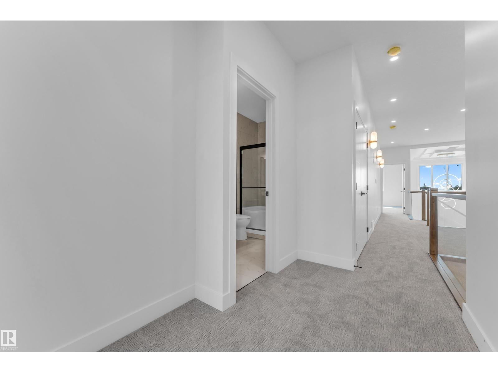 4607 18 AVE SW - 39
