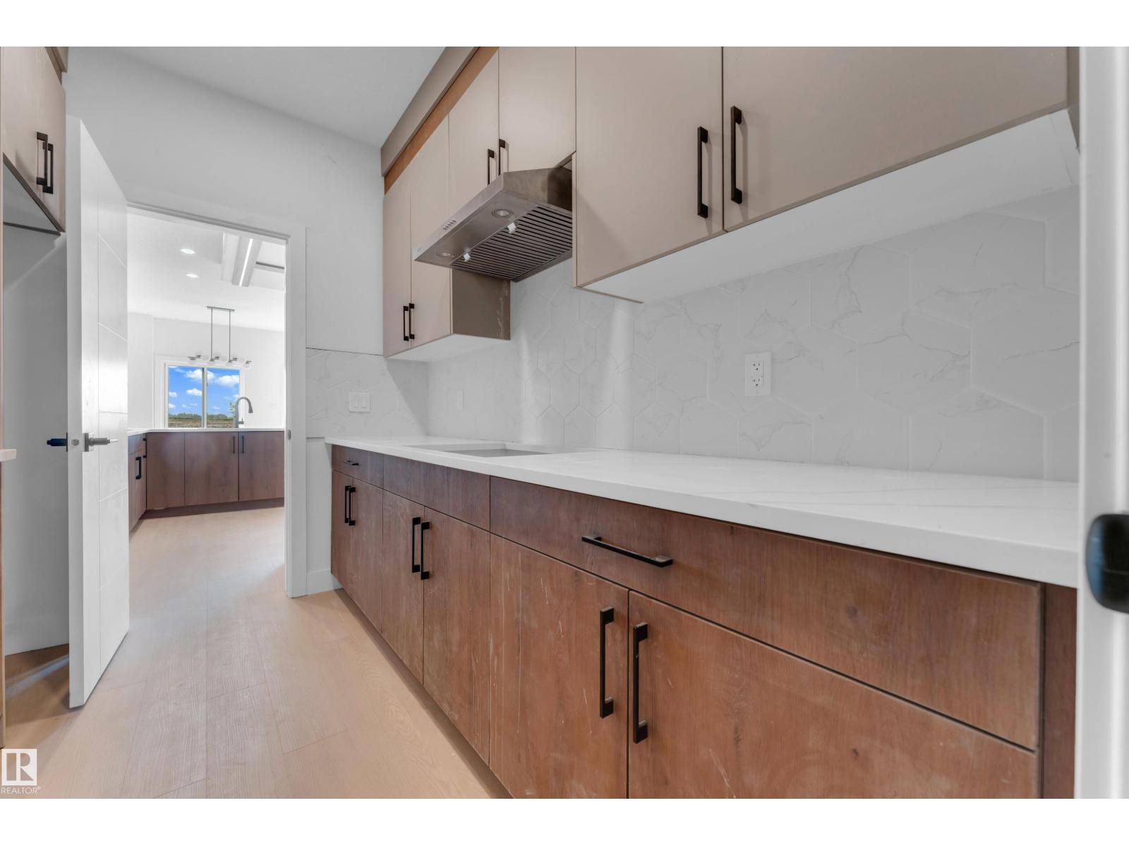 4607 18 AVE SW - 10