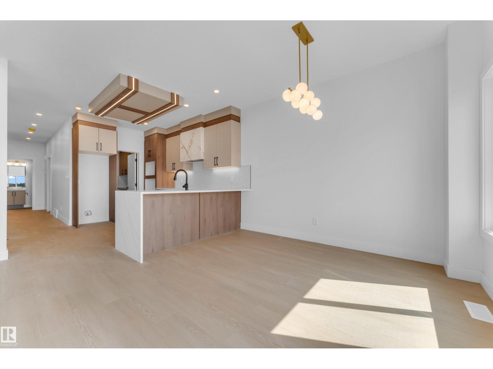 4607 18 AVE SW - 15