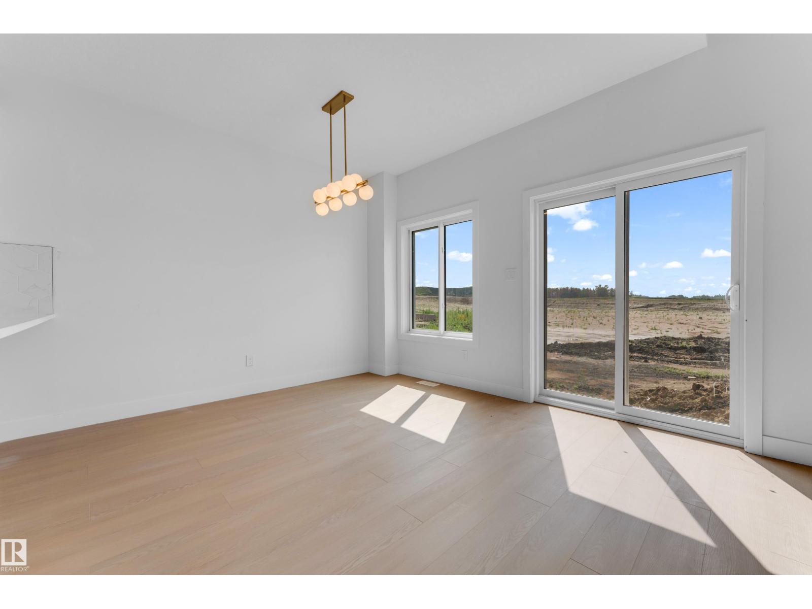 4607 18 AVE SW - 18